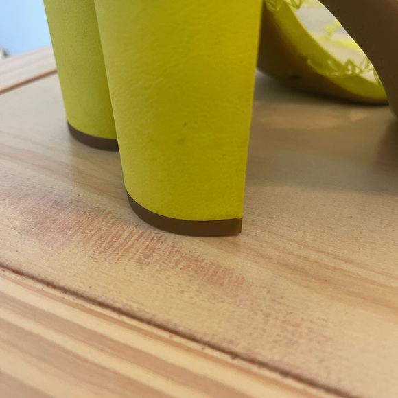 Jessica Simpson Yellow Block Heels - Picture 4 of 4